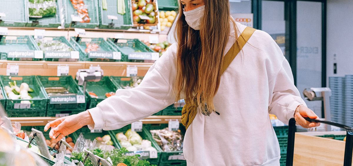 Mujer comprando en el supermercado (Foto. Pexels)