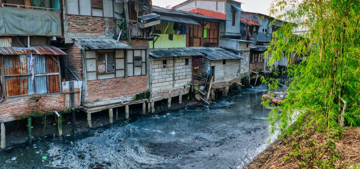Vertido de aguas residuales domésticas en Jakarta, Indonesia (Foto. Pexels/Tom Fisk)
