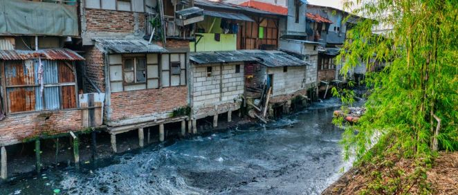 Vertido de aguas residuales domésticas en Jakarta, Indonesia (Foto. Pexels/Tom Fisk)