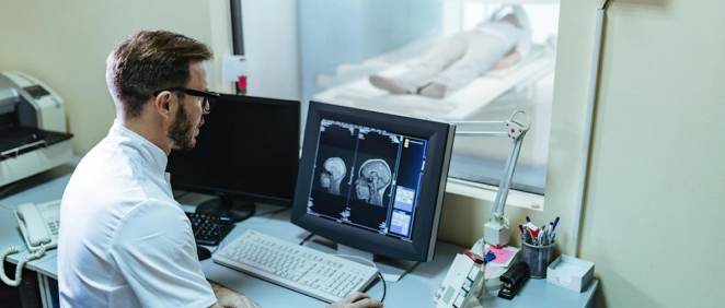El Hospital de Jarrio incorpora un nuevo equipo de Tomografía Computarizada de alta precisión. (Foto: Freepik)