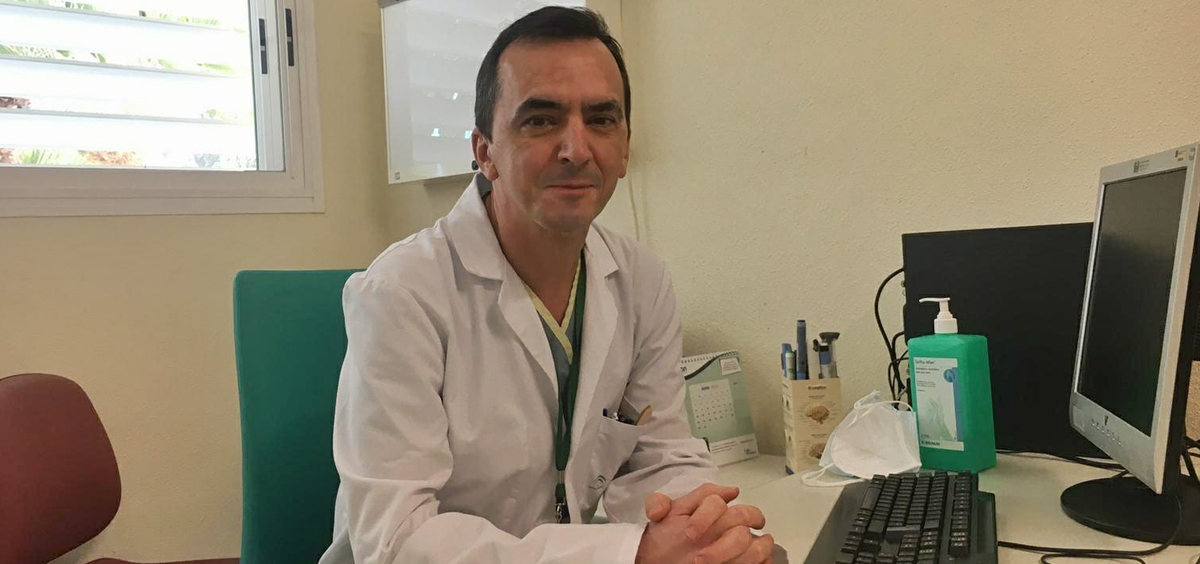 Doctor Julián Olalla, médico internista del Hospital Costa del Sol (Foto. Cedida por el doctor)