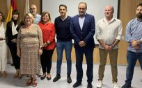 El Consejero de Sanidad de Canarias, Blas Trujillo, junto con los representantes sindicales de la Mesa Sectorial. (Foto. Gobierno de Canarias)