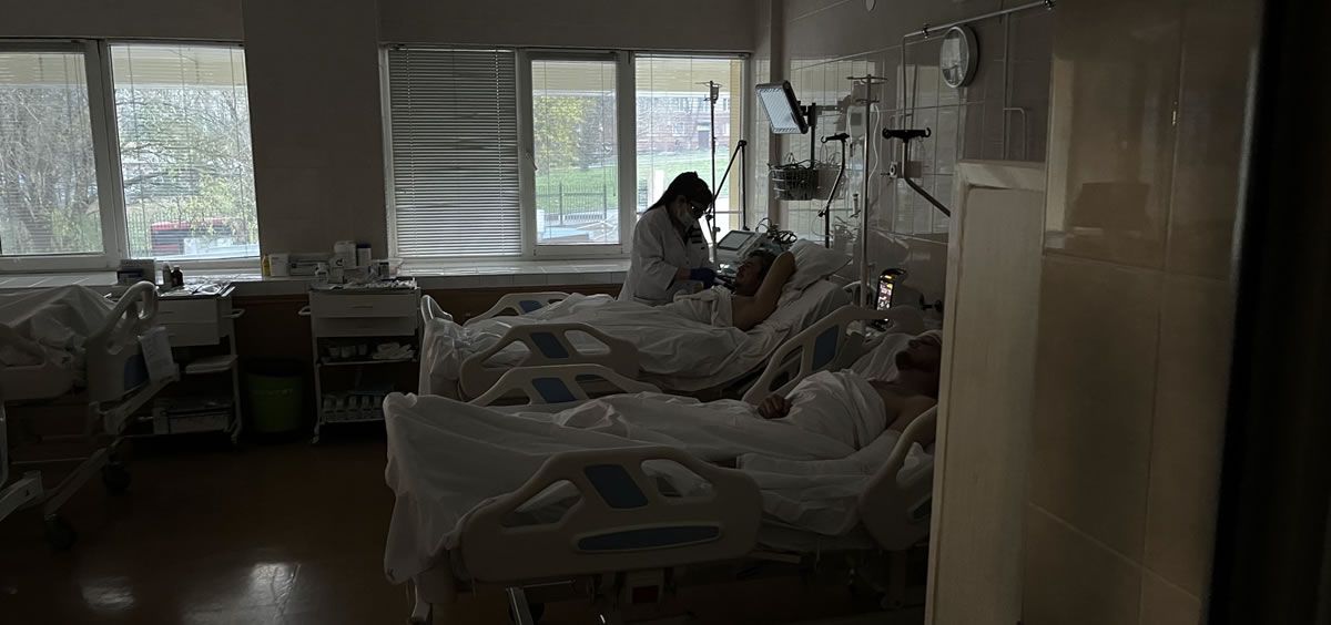 Unidad de cuidados intensivos del Hospital de Dnipro tras la interrupción del suministro eléctrico (Foto. WHO Ukraine)