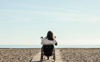 Mujer en silla de ruedas (Foto: Freepik)