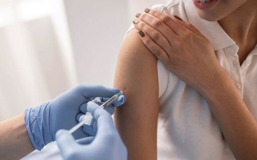 Día Mundial de Prevención del Cáncer de Cuello Uterino: vacunación frente al VPH, principal enemigo