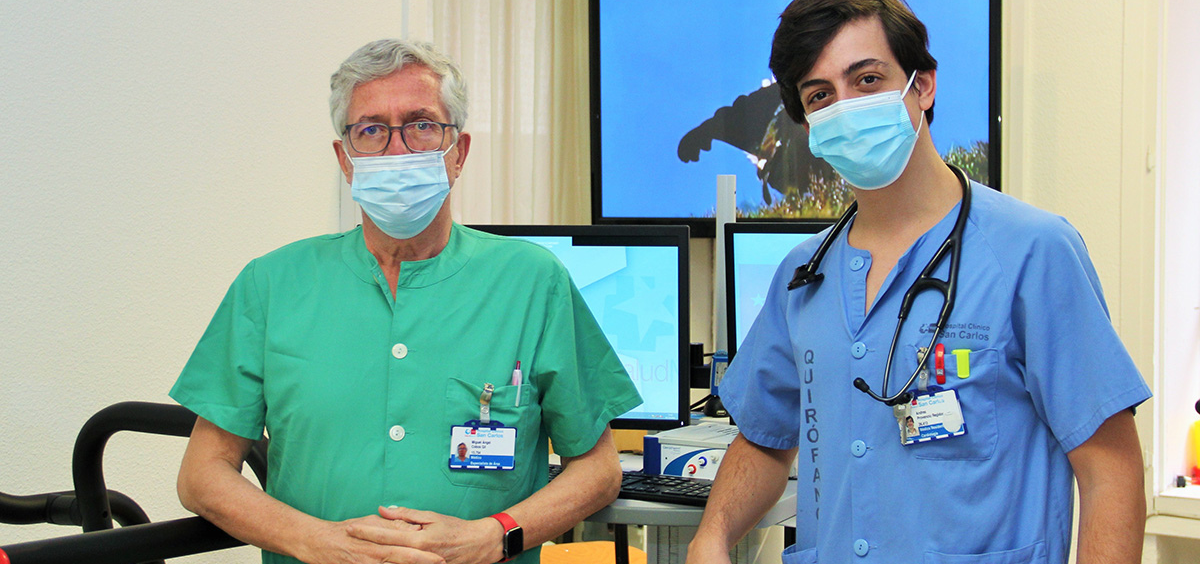 Dr. Cobos y Dr. Provencio tras logra detectar una arritmia grave con un 'smartwatch' (Foto: Clínico San Carlos)