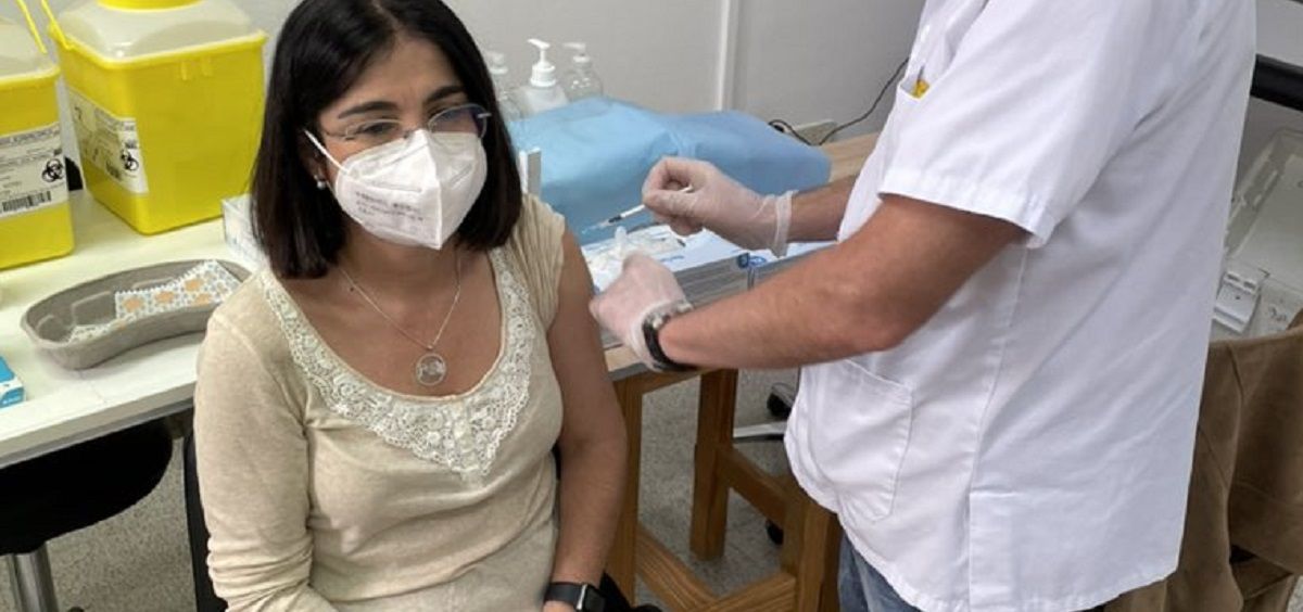 Carolina Darias se vacuna del segundo refuerzo. (Foto: @CarolinaDarias)