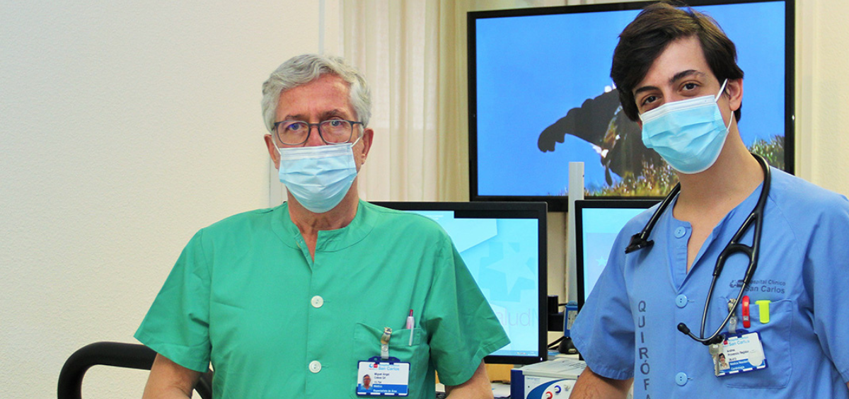 Dr. Miguel Ángel Cobos, Hospital San Carlos, pionero en uso de smartwatch en cardiología, junto a su compañero, Dr. Andrés Provencio (Foto: H. San Carlos)
