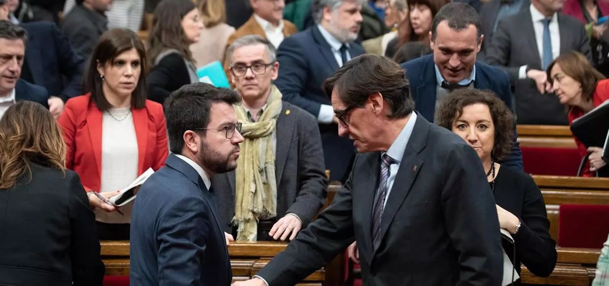Pere Aragonés y Salvador Illa en el Parlament (Foto: Europa Press)