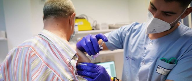 Vacunación en País Vasco (Foto: EP-IÑAKI BERASALUCE)