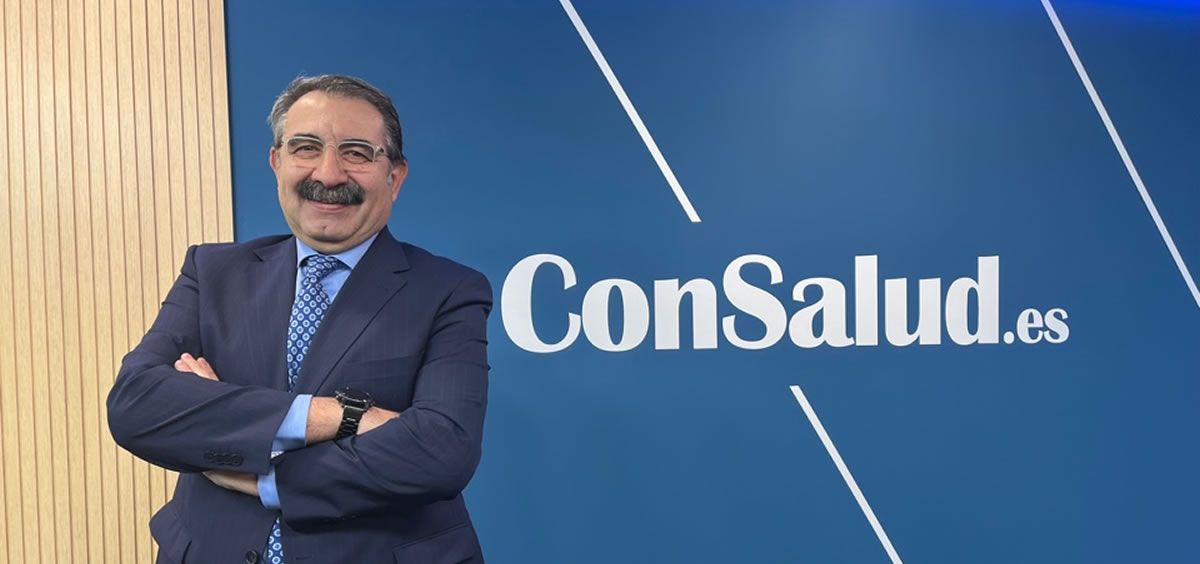 Jesús Fernández Sanz, consejero de Sanidad de Castilla La Mancha, en el plató de ConSalud TV (Foto: ConSalud)