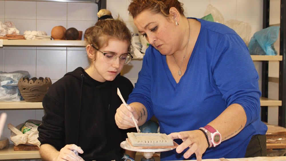 Pacientes de salud mental realizan talleres de cerámica. (Foto: CS)