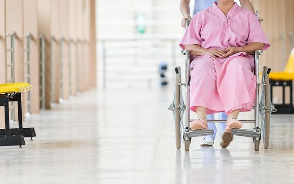 La falta de profesionales de Enfermería en residencias, en evidencia por la cruel muerte de una anciana