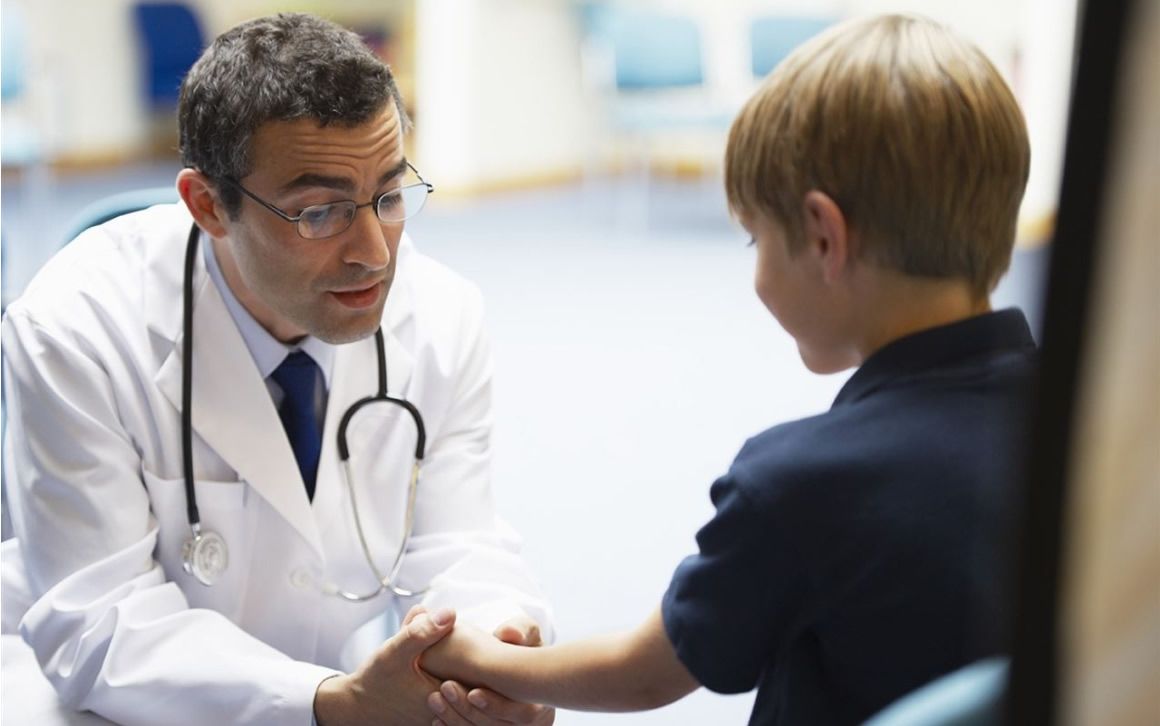 La falta de pediatras en verano pone contra las cuerdas a los centros de salud