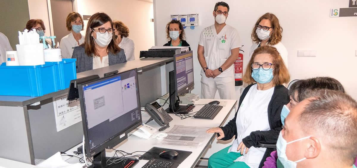 La directora del SESCAM visita en Guadalajara el nuevo área de Onco Hematología (Foto: SESCAM)