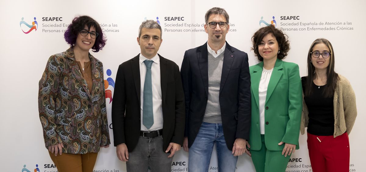 Miembros de la Junta Directiva de la recién creada Sociedad Española de Atención a las Personas con Enfermedades Crónicas (Foto. SEAPEC)