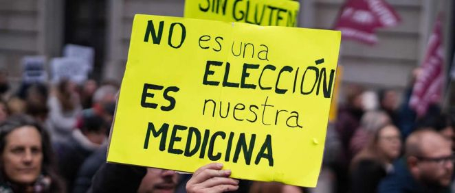 Varias personas se manifiestan para pedir ayudas económicas para el colectivo celíaco, a 5 de marzo de 2023, en Madrid (España). - (Foto: Diego Radamés/EuropaPress)