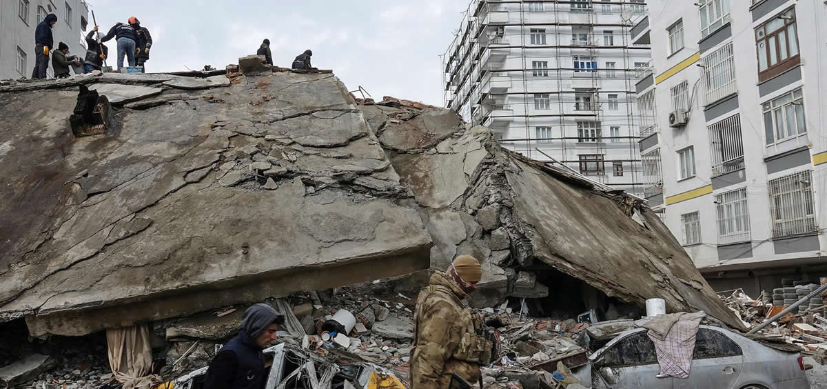 Daños materiales en Diyarbakir tras un terremoto en Turquía (Foto: Mehmet Masum Suer/SOPA Images vi / DPA / EuropaPress)