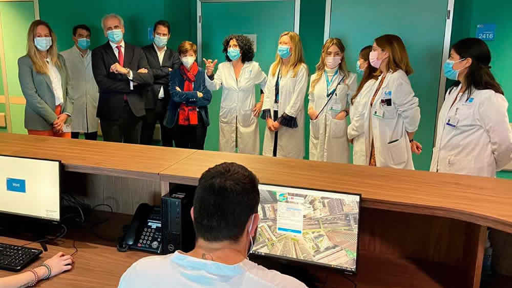 El Hospital de Torrejón presenta la nueva planta de hospitalización psiquiátrica (Escudero con sanitarios)