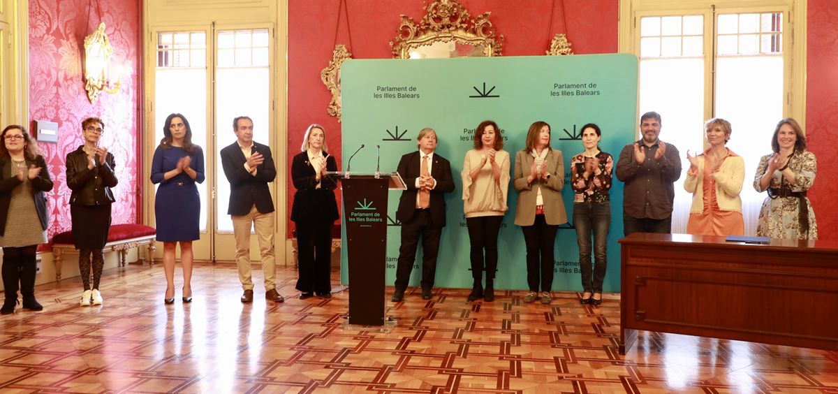 Firma del Pacto Parlamentario por la Salud Mental y el Bienestar emocional (Foto: Gobierno Islas Baleares)