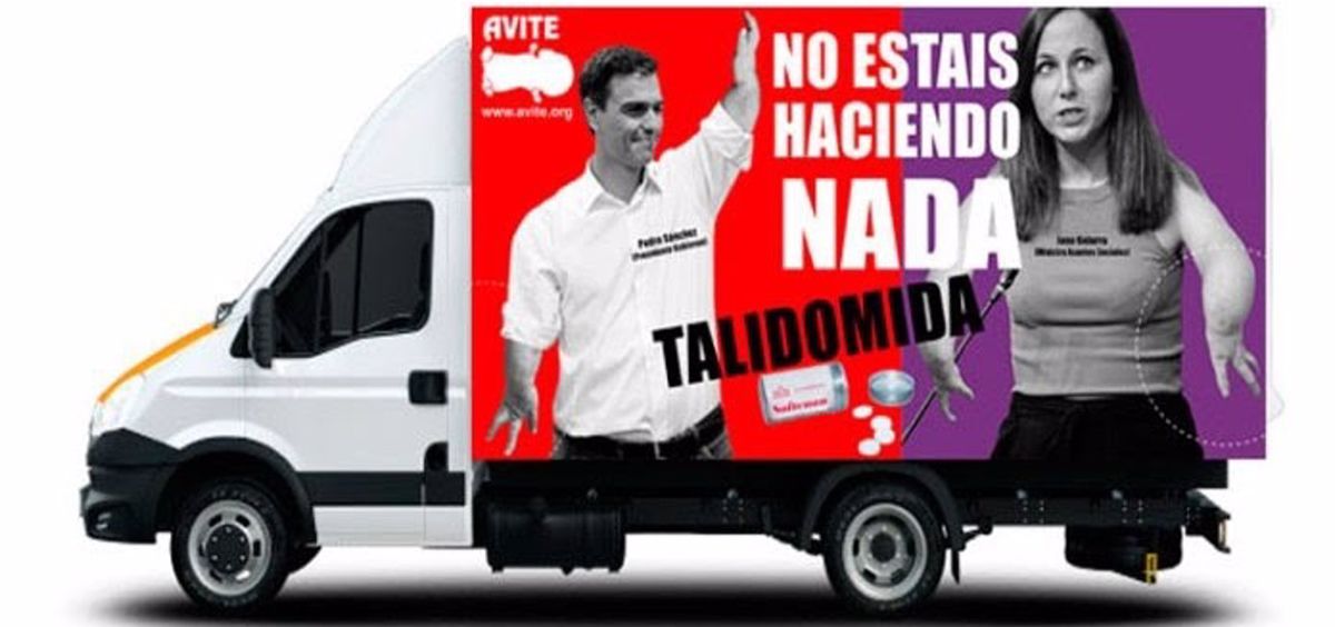 AVITE lleva su campaña “Si Usted hubiera nacido así, ya estaría solucionado”, en un camión publicitario con megafonía (Foto. AVITE)