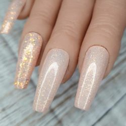 Uñas naked glitter (Foto. LDLBNails)