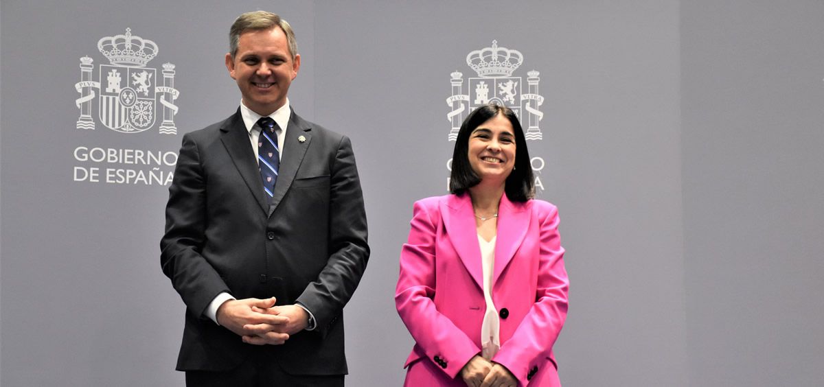 José Miñones y Carolina Darias en el traspaso de poderes en el ministerio de Sanidad (Foto: Ministerio de Sanidad)
