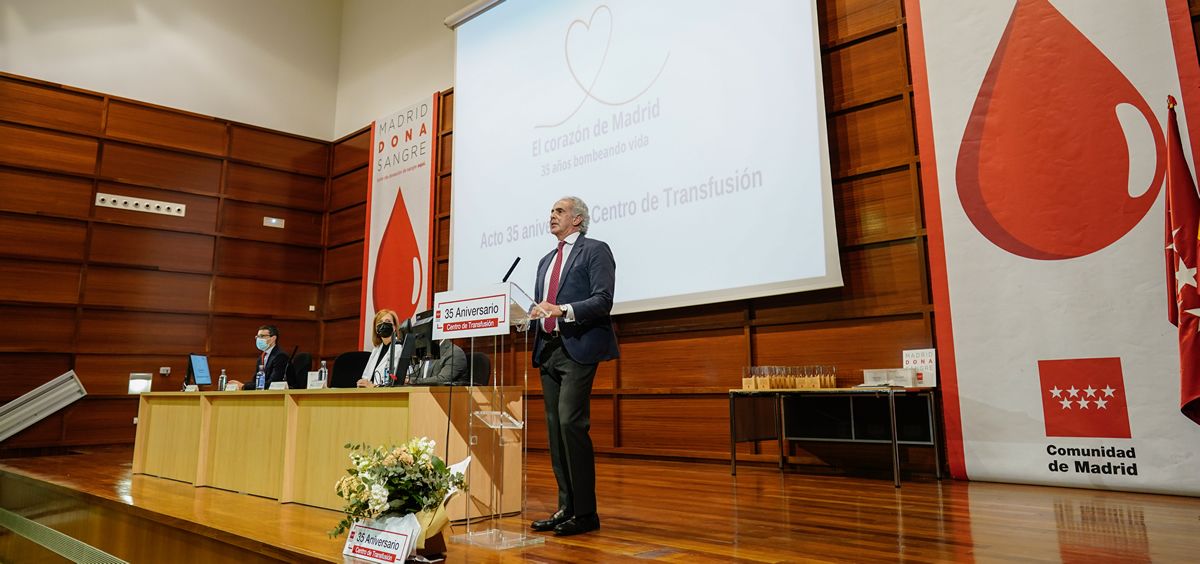 Enrique Ruiz Escudero durante el acto de celebración por el 35 aniversario del Centro de Transfusión en la Comunidad de Madrid (Foto: Comunidad de Madrid)