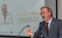 El Dr. Alfonso Vidal, Personalidad Digital del Año, tras recibir el galardón (Foto. Miguel Ángel Escobar/Consalud)