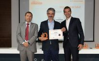 Jaume Pey recibe el reconocimiento otorgado a anefp (Fotos. Miguel Ángel Escobar - ConSalud.es)