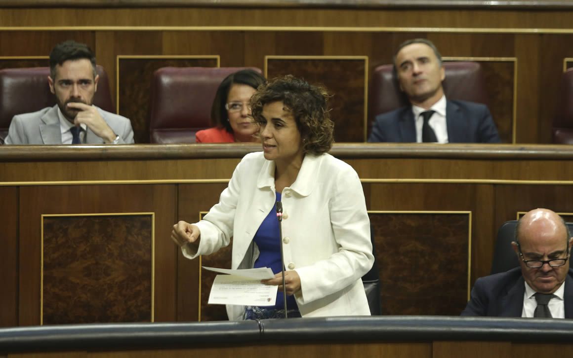 La ministra de Sanidad, Dolors Montserrat, interviene en el Congreso de los Diputados