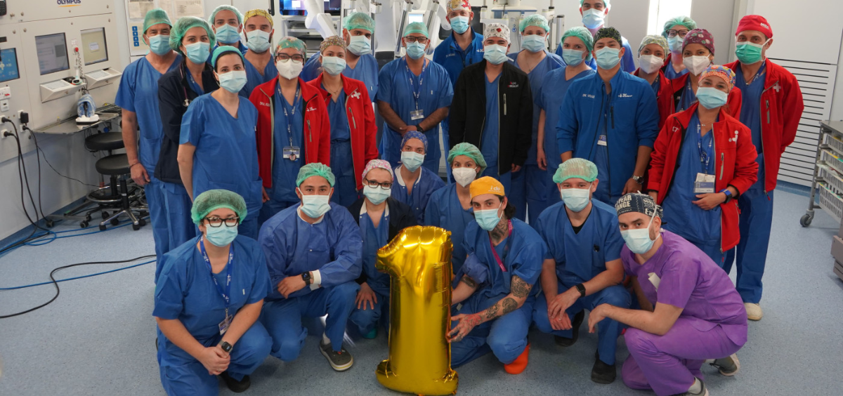 Equipo del Vall d´Hebron que ha llevado a cabo el primer trasplante  de pulmon del mundo por medio de medios robóticos. (Foto: Vall d´Hebron)