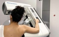 Una paciente se realiza una mamografía (Foto: Junta de Andalucía/EuropaPress)