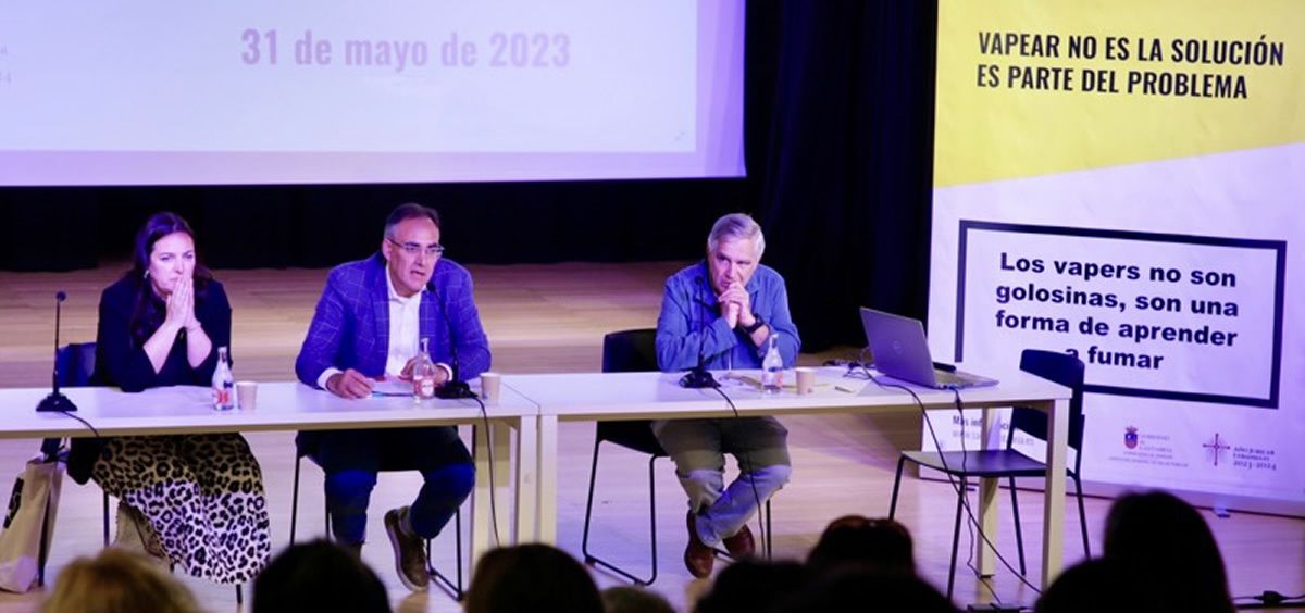 De izquierda a derecha de la imagen, Noemí Méndez, Raúl Pesquera y Luis Gutiérrez Bardeci, durante la presentación de la jornada (Foto: Nacho Romero)