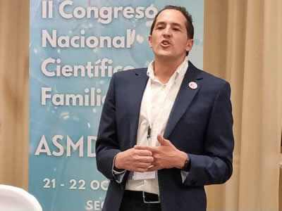 Daniel de Vicente en una ponencia en el II Congreso Nacional de ASMD (Foto. Cedida por él)