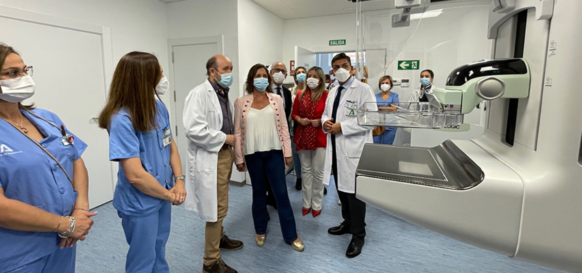 Catalina García, durante su visita a la Unidad diagnóstica de mama del Hospital San Juan de la Cruz de Úbeda. (Foto: SAS)