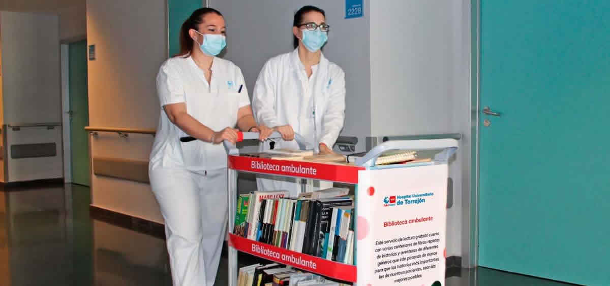 Biblioteca ambulante Hospital de Torrejón (Foto: Hospital Universitario de Torrejón)