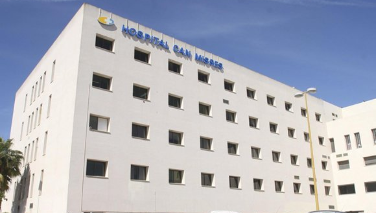 Fachada del Hospital Can Misses de Ibiza. (Foto: ConSalud)