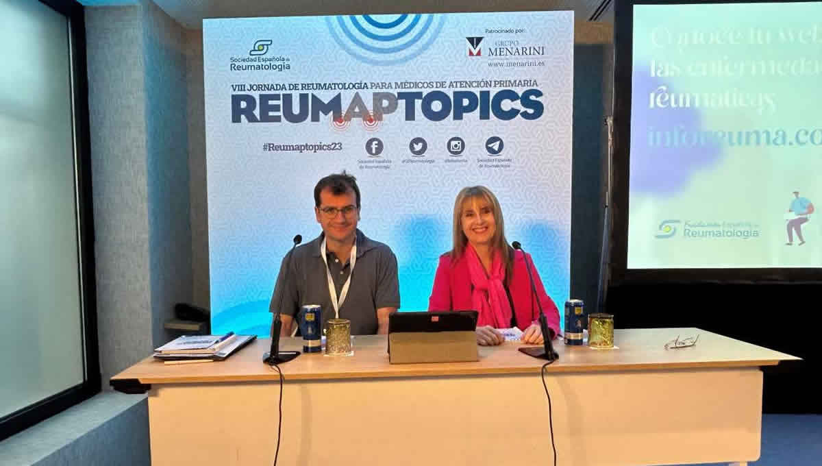 Dr. César Díaz Torné y Dra. Ana Urruticoechea Arana en las jornadas de ReumAPtopics (Foto: Sociedad Española de Reumatología)