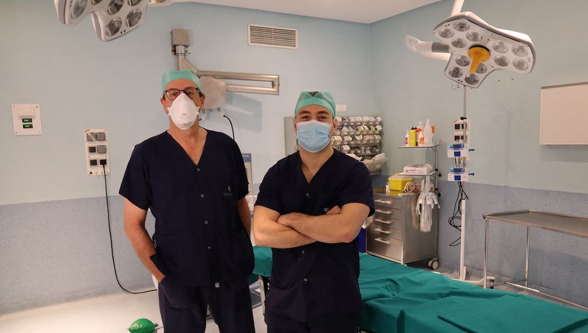 Doctores Gonzalo M. Becerril y Sergio Salido. (Foto: Hospital Quirónsalud Clideba de Badajoz)
