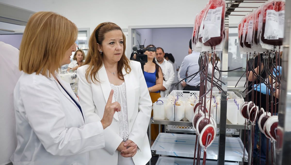 Fátima Matute visita el Centro de Transfusión regional (foto: Comunidad de Madrid)