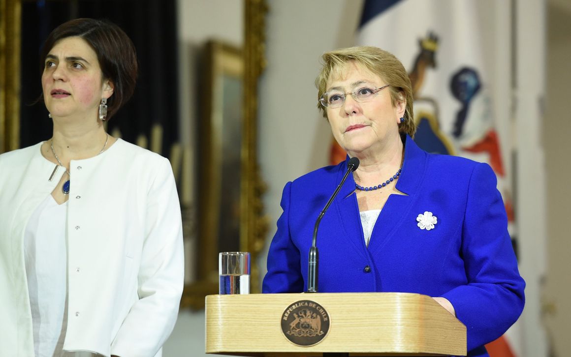 La presidenta de Chile, Michelle Bachelet, comparece tras conocer la decisión del Constitucional. 