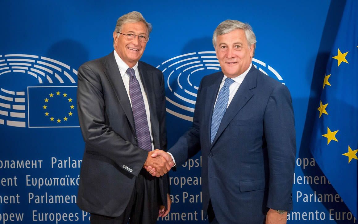 El presidente de la EMA, Guido Rasi y el presidente del Parlamento Europeo, Antonio Tajani. 