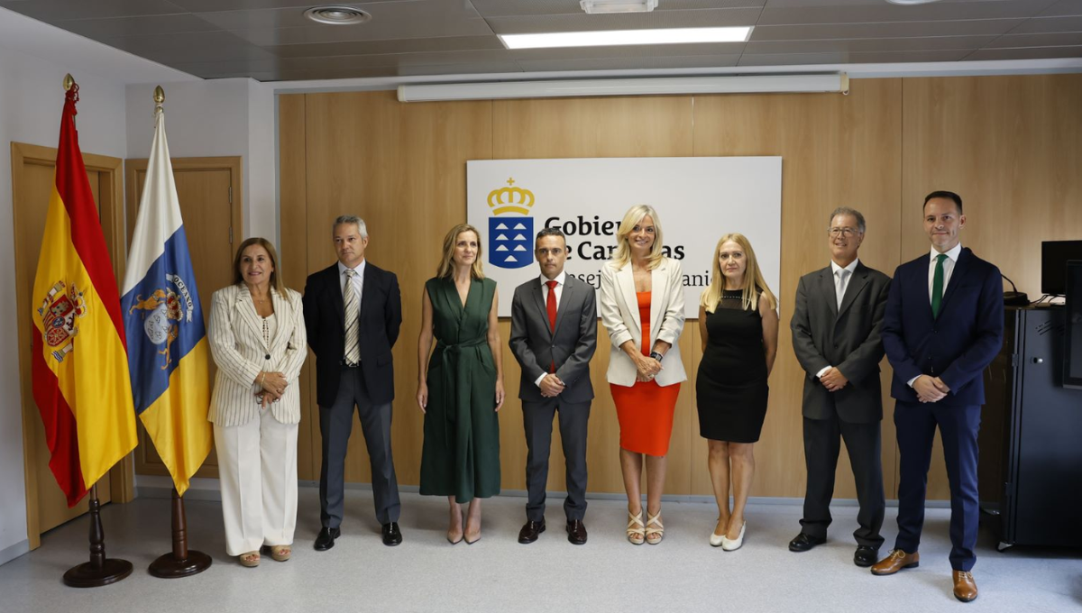 La consejera de Sanidad del Gobierno de Canarias, Esther Monzón, junto al resto de altos cargos del SCS. (Foto. SCS)