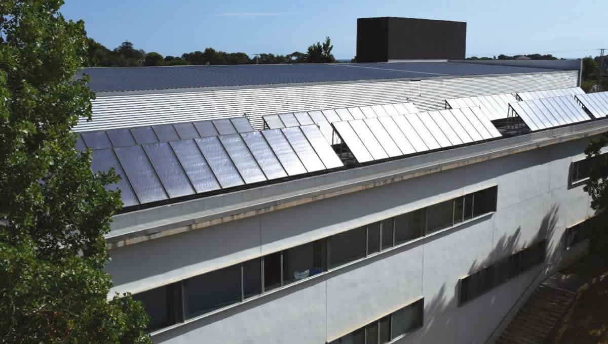Paneles solares del Hospital de Dénia (Foto: Ribera)