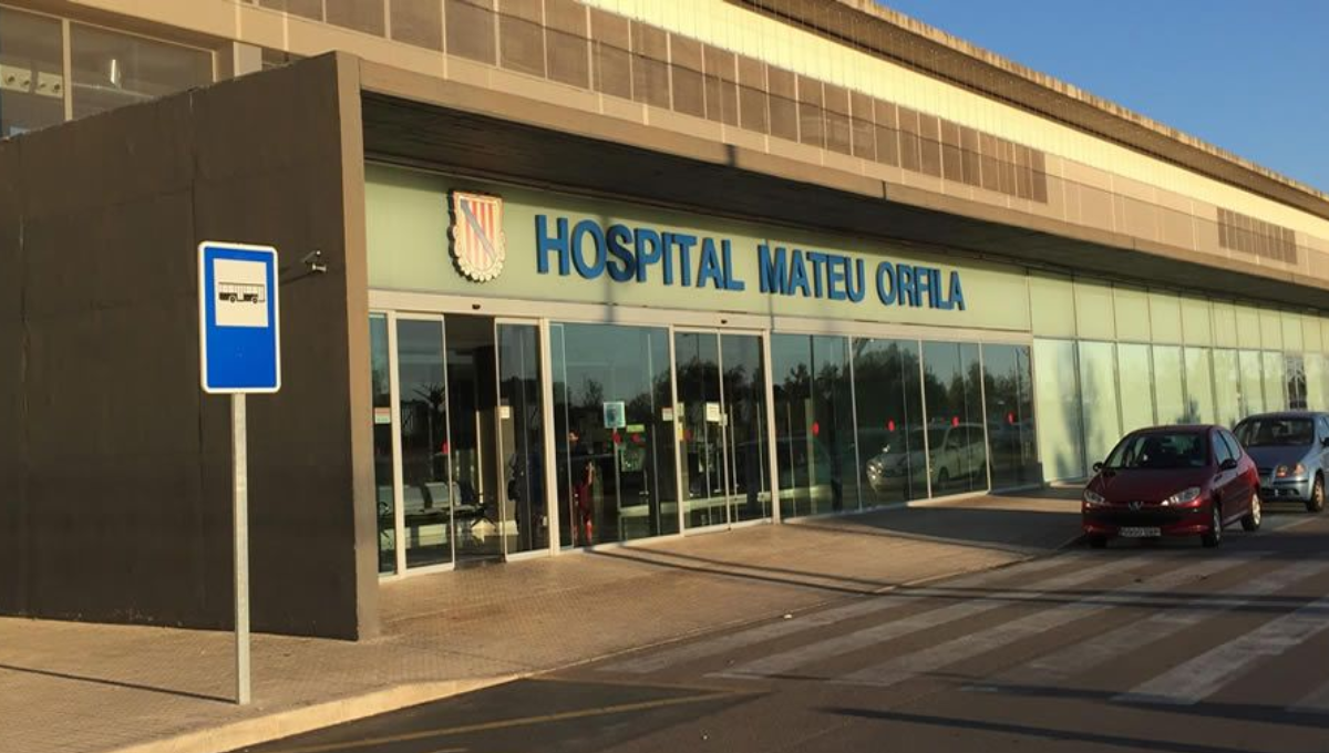 Fachada del Hospital Mateu Orfila en Menorca. (Foto:HMO)