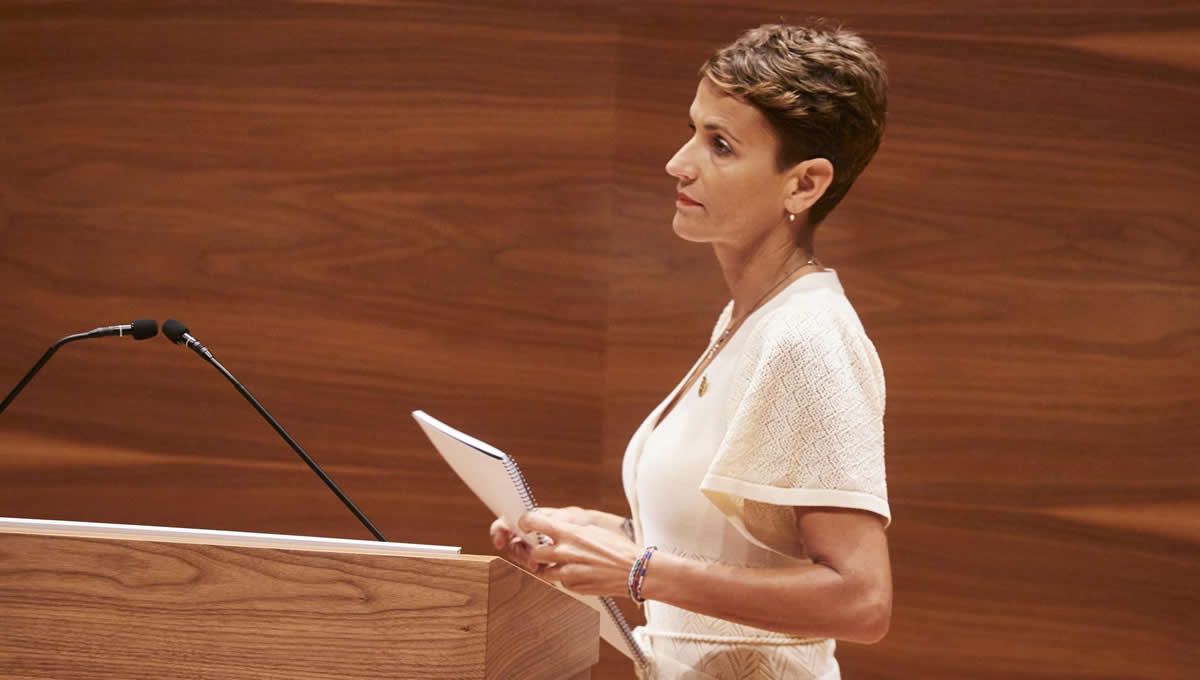 María Chivite, durante su discurso de investidura. (Foto: Eduardo Sanz Nieto / EP)