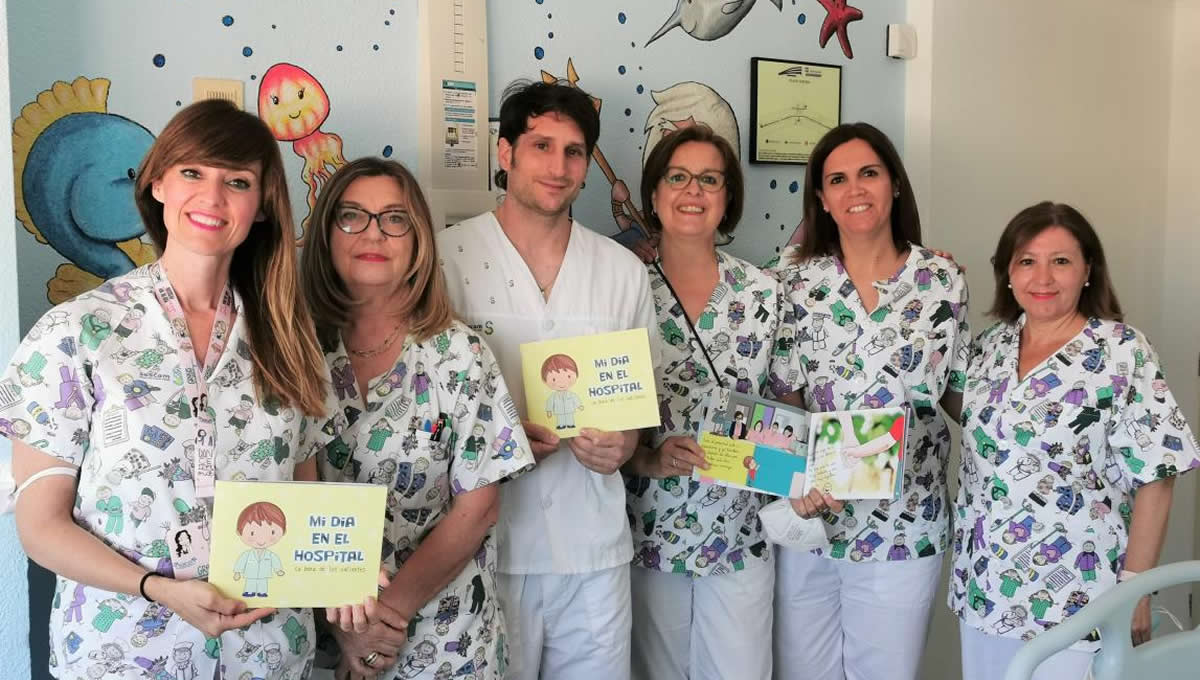 "Mi día en el hospital", el libro con el que la Gerencia de Puertollano recibe a las niñas y niños que van a ser intervenidos en el Hospital Santa Bárbara (Foto: Castilla-La Mancha)
