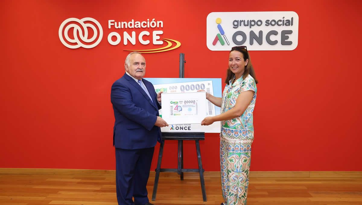Francisco Megías, presidente de AEESME, y Lourdes Márquez, directora de Alianzas y Relaciones Internacionales de Fundación ONCE (Foto: Fundación ONCE)