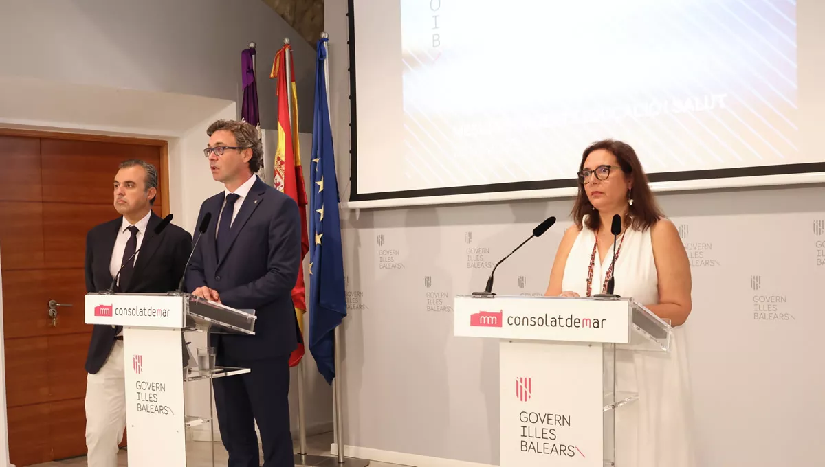 El portavoz compareció con los consejeros Antoni Vera y Manuela García tras el Consejo de Gobierno extraordinario.